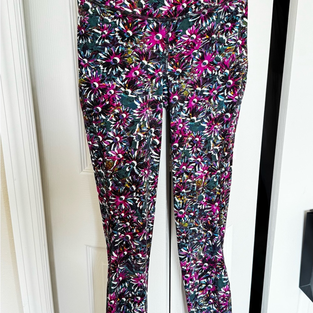 Lululemon Base Pace High-Rise leggings 28" *Brushed
Floral Electric Multi